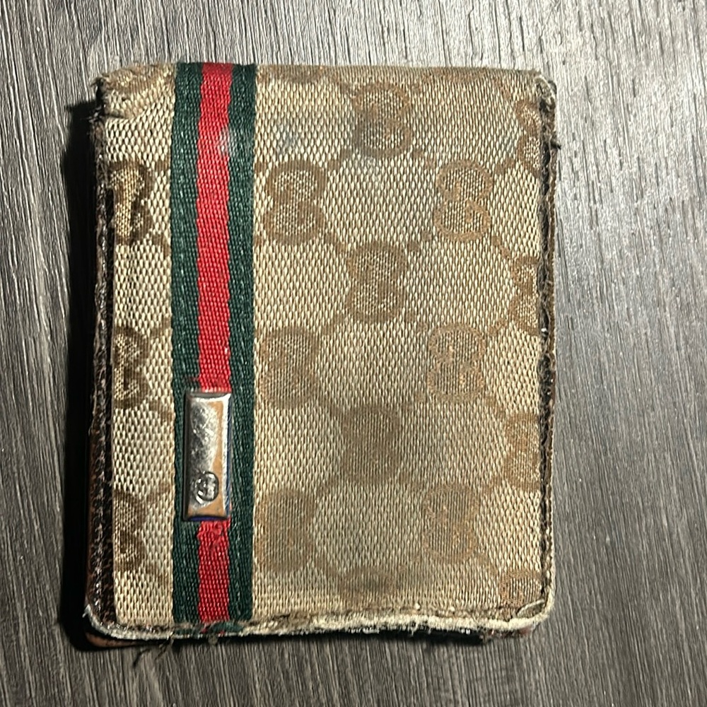 Used classic Gucci wallet